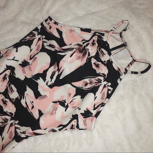 Fitting Summer Dress - Picture 2 of 2